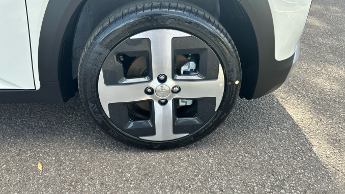 Hyundai INSTER 85kW 02 49kWh 5dr Auto Electric Hatchback - Image 12